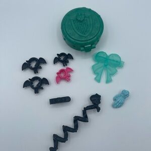 Monster High 2010 Draculaura Party Hair Accessories Doll Skull with case